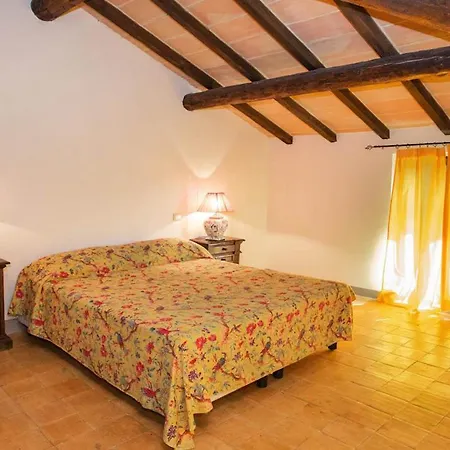 Tabiano Castello Sleeps 17 With Pool Air Con And Wifi