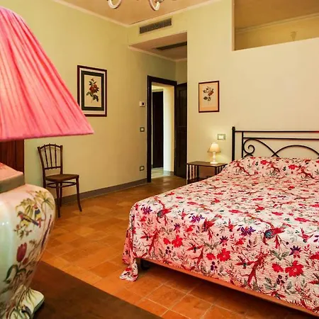 Tabiano Castello Sleeps 17 With Pool Air Con And Wifi