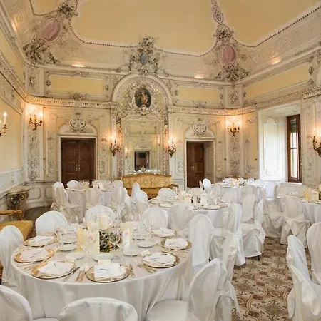 Tabiano Castello Sleeps 17 With Pool Air Con And Wifi *