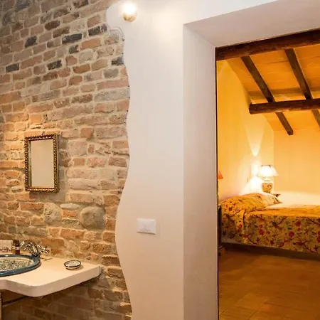 Tabiano Castello Sleeps 17 With Pool Air Con And Wifi 别墅 *