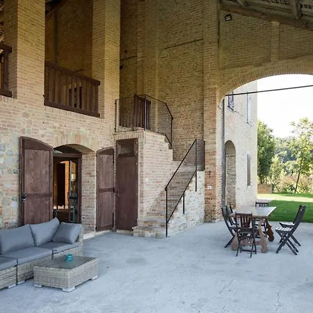 Tabiano Castello Sleeps 17 With Pool Air Con And Wifi