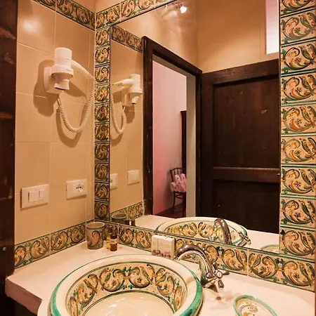 Tabiano Castello Sleeps 17 With Pool Air Con And Wifi